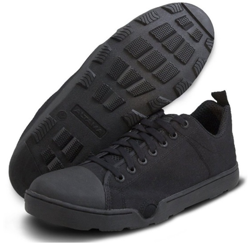 Altama OTB Maritime Assault Low tactical shoes in black, featuring a durable sole and comfortable design for water operations.